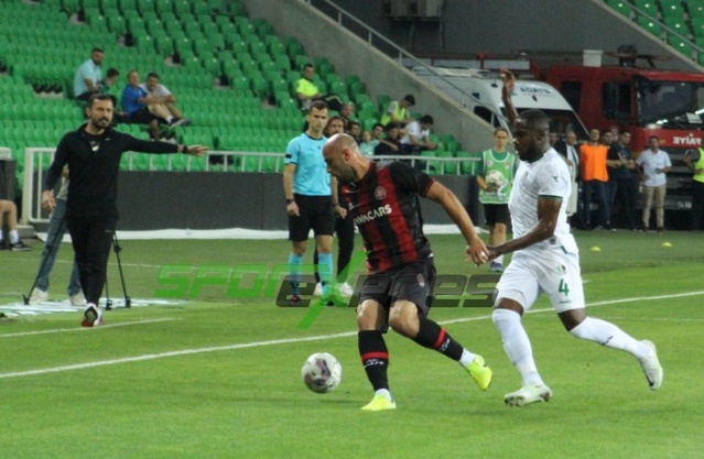 Sakaryaspor-Karagümrük maçı fotoğrafları