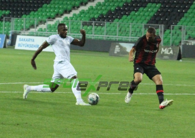 Sakaryaspor-Karagümrük maçı fotoğrafları