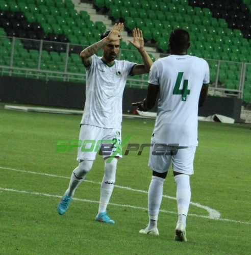 Sakaryaspor-Karagümrük maçı fotoğrafları