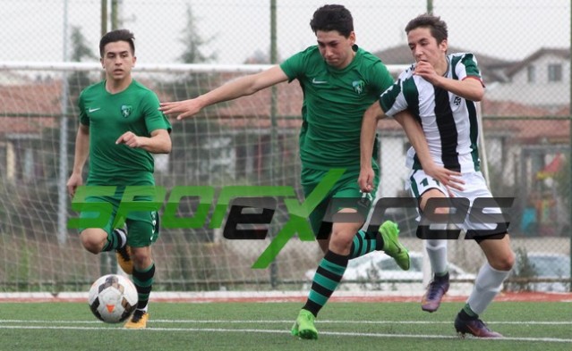 Sakaryaspor U17 şampiyonluğu erteledi