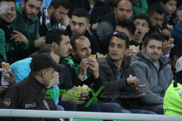 Sakaryaspor-Sarıyer maçının fotoğrafları