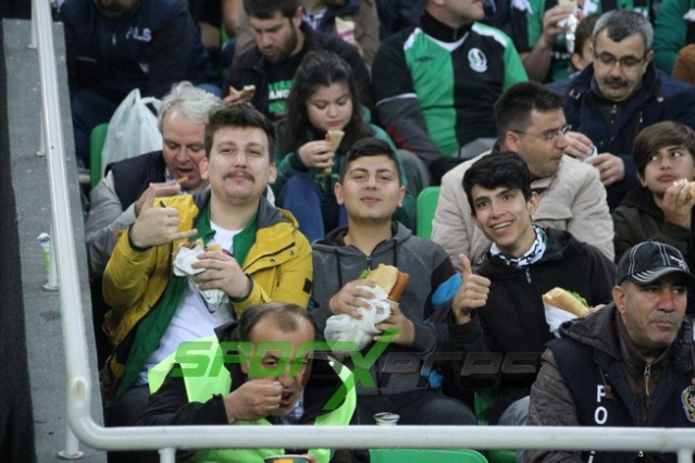 Sakaryaspor-Sarıyer maçının fotoğrafları