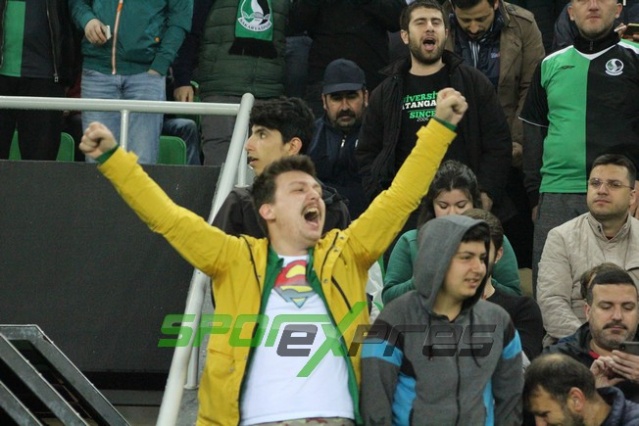 Sakaryaspor-Sarıyer maçının fotoğrafları