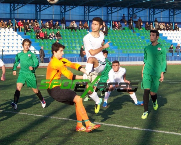 U16'lar son dakikada yıkıldı