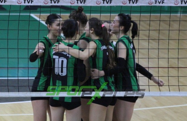 Voleybol'da Sakaryaspor, lider Karayollarına direnemedi