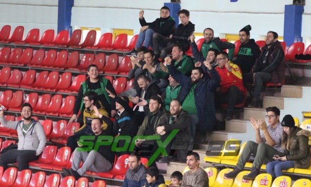 Voleybol'da Sakaryaspor, lider Karayollarına direnemedi