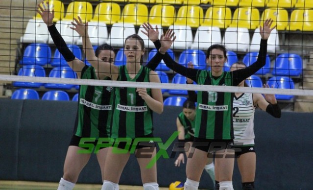 Voleybol'da Sakaryaspor, lider Karayollarına direnemedi
