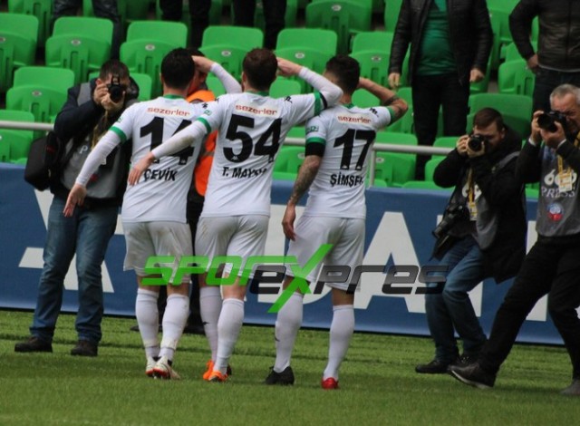 ﻿Sakaryaspor-Şanlıurfaspor:4-0