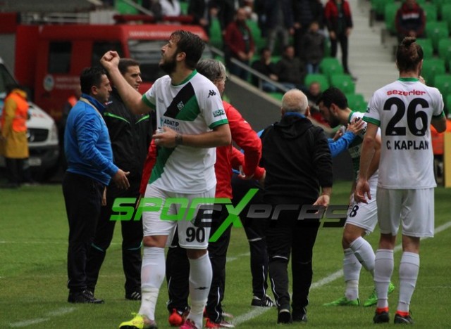 ﻿Sakaryaspor-Şanlıurfaspor:4-0