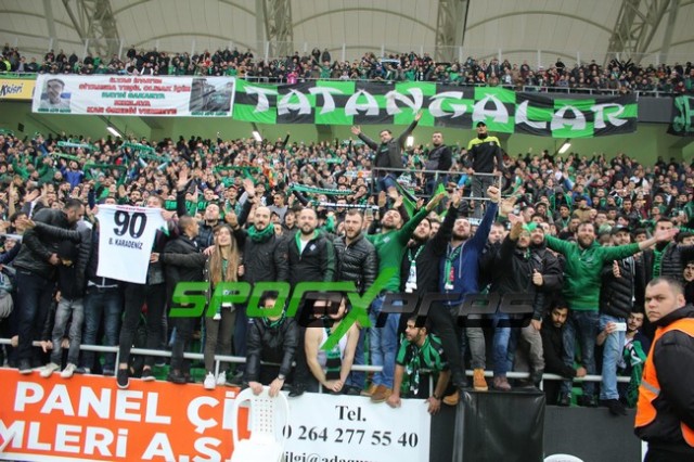 ﻿Sakaryaspor-Şanlıurfaspor:4-0