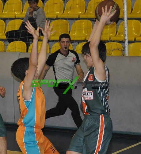 Küçük Erkeklerde Sakarya Yıldızlar şampiyon