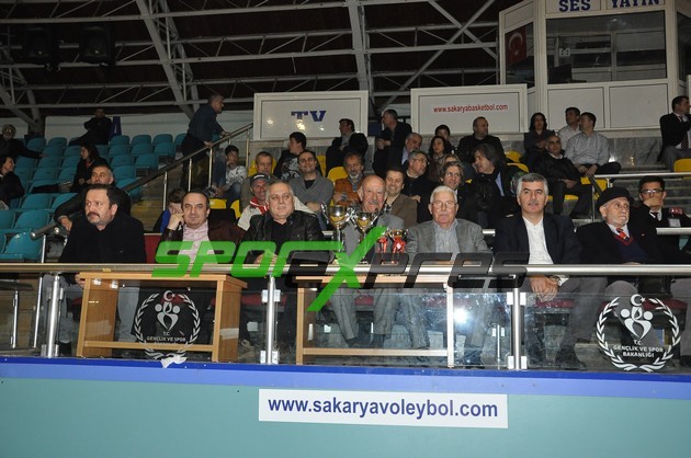 Küçük Erkeklerde Sakarya Yıldızlar şampiyon