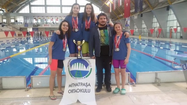 Yüzmede Yıldızlar Geçidi