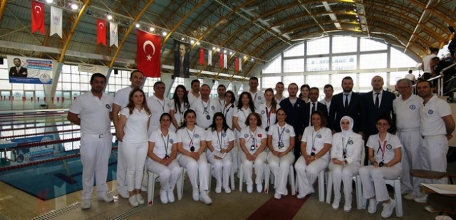 Yüzmede Yıldızlar Geçidi