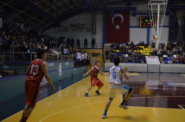 Liseler Basketbol'da Şampiyon Enka