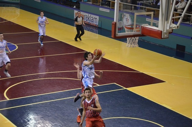 Liseler Basketbol'da Şampiyon Enka
