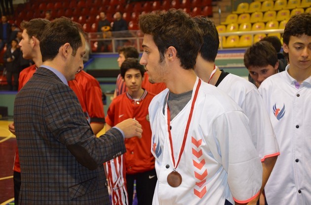 Liseler Basketbol'da Şampiyon Enka