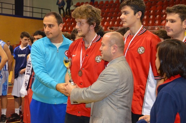 Liseler Basketbol'da Şampiyon Enka