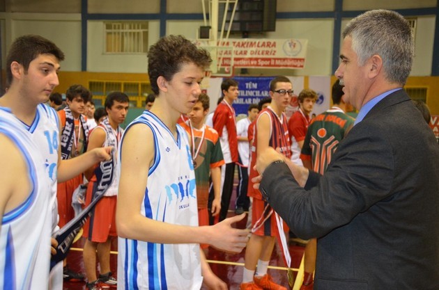 Liseler Basketbol'da Şampiyon Enka