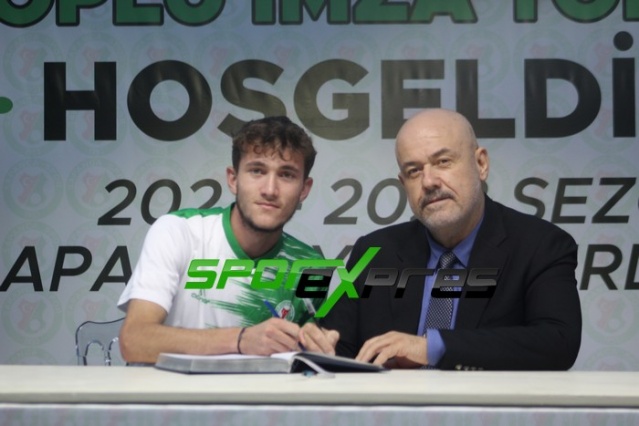 Sapancaspor imza töreni yaptı