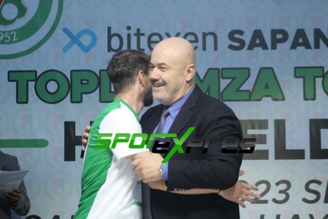 Sapancaspor imza töreni yaptı