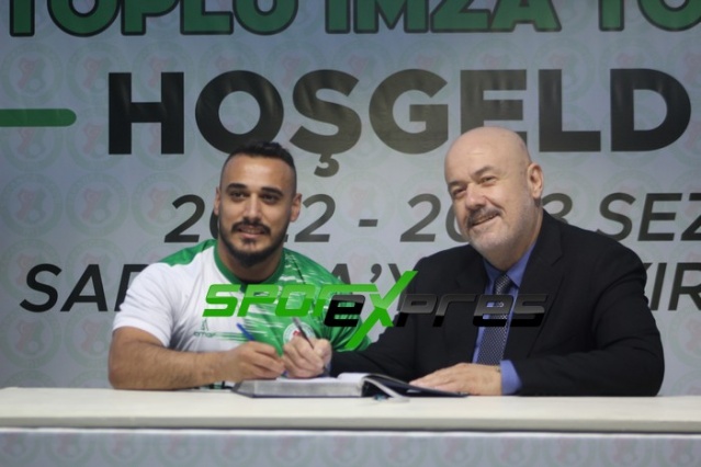 Sapancaspor imza töreni yaptı