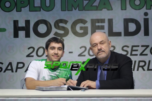 Sapancaspor imza töreni yaptı