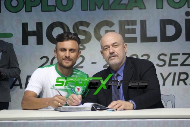 Sapancaspor imza töreni yaptı