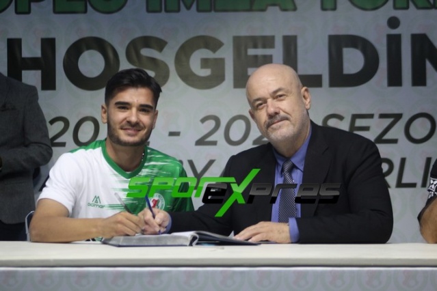 Sapancaspor imza töreni yaptı