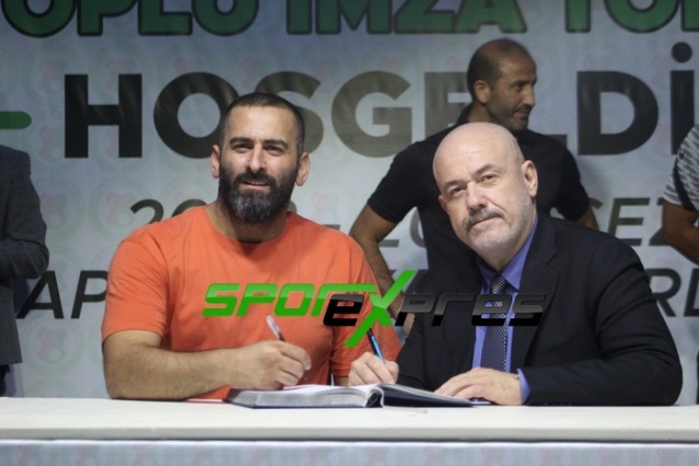 Sapancaspor imza töreni yaptı
