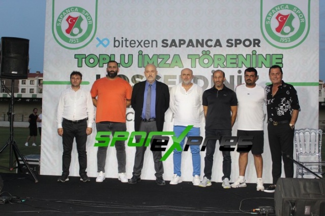 Sapancaspor imza töreni yaptı