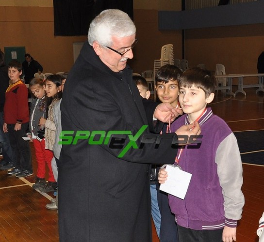 Küçükler ve Yıldızlar Şah mat dedi