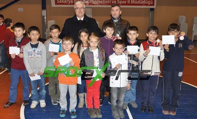 Küçükler ve Yıldızlar Şah mat dedi