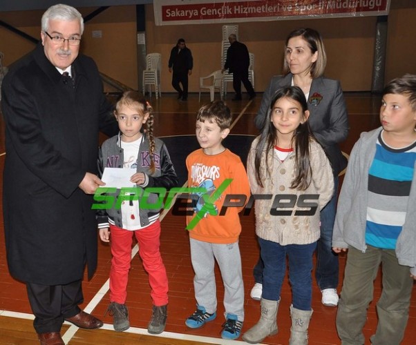Küçükler ve Yıldızlar Şah mat dedi