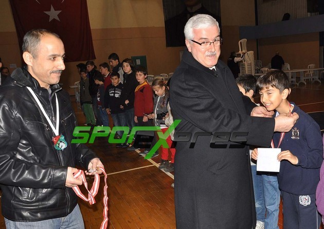 Küçükler ve Yıldızlar Şah mat dedi