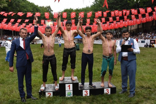 Selman Dede Güreşleri'nde başpehlivan Süleyman Aykırı