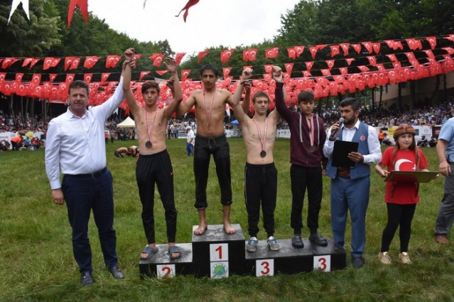 Selman Dede Güreşleri'nde başpehlivan Süleyman Aykırı