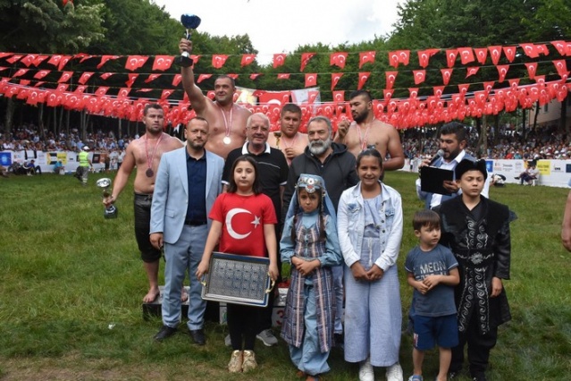 Selman Dede Güreşleri'nde başpehlivan Süleyman Aykırı