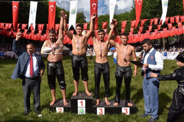 Selman Dede Güreşleri'nde başpehlivan Süleyman Aykırı