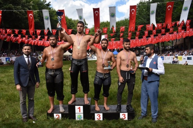Selman Dede Güreşleri'nde başpehlivan Süleyman Aykırı