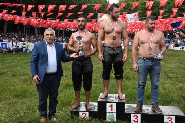 Selman Dede Güreşleri'nde başpehlivan Süleyman Aykırı