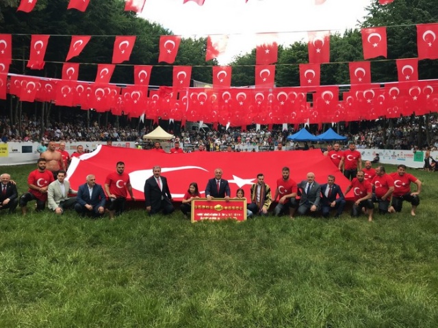 Selman Dede Güreşleri'nde başpehlivan Süleyman Aykırı