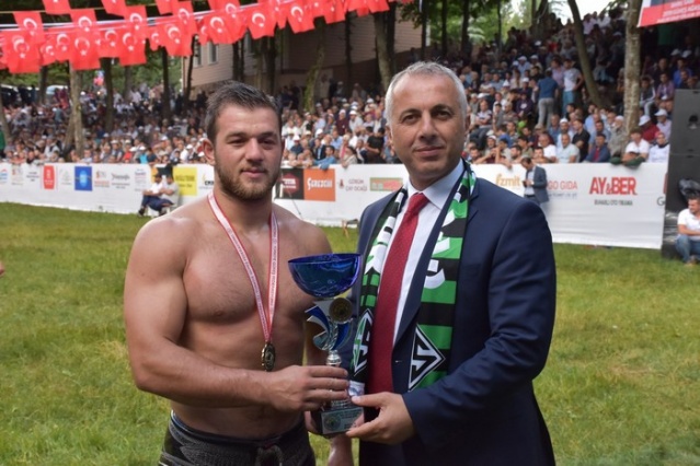Selman Dede Güreşleri'nde başpehlivan Süleyman Aykırı