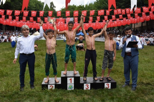 Selman Dede Güreşleri'nde başpehlivan Süleyman Aykırı