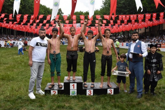 Selman Dede Güreşleri'nde başpehlivan Süleyman Aykırı