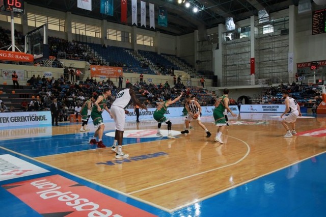 Sakarya Büyükşehir-Banvit: 81-76