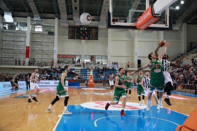 Sakarya Büyükşehir-Banvit: 81-76