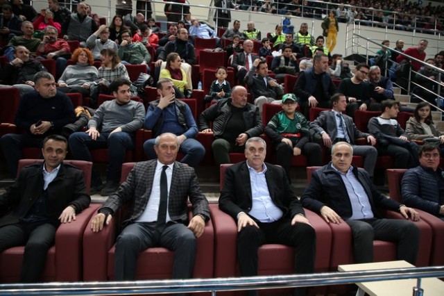 Sakarya Büyükşehir Basket- Demir İnşaat Büyükçekmece: 77-67
