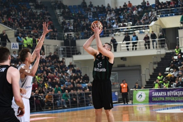 Sakarya Büyükşehir Basket- Demir İnşaat Büyükçekmece: 77-67