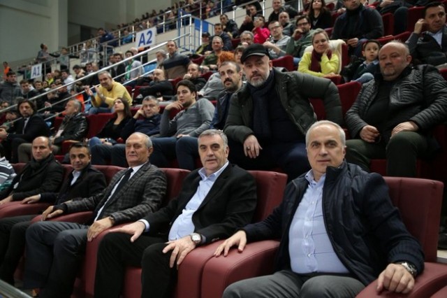 Sakarya Büyükşehir Basket- Demir İnşaat Büyükçekmece: 77-67